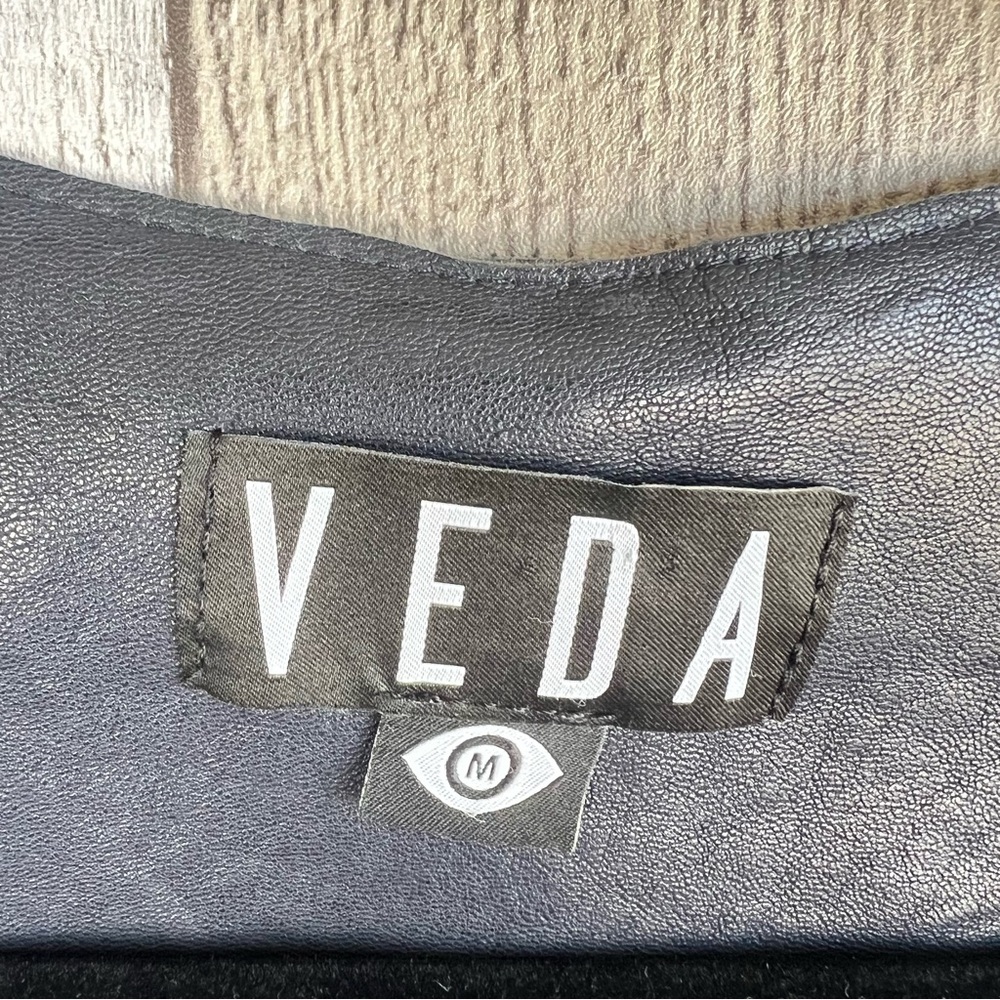 Veda Dress Womens 100% Leather
Fresca Mini Dress Size Medium Navy-V
Neck Casual - Picture 3 of 9